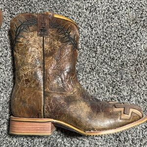 TIN HAUL MEN'S JOHN 3:16 WESTERN BOOTS - BROAD SQUARE TOE